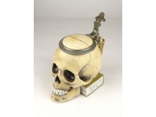 Régi koponya alakú porcelán söröskorsó