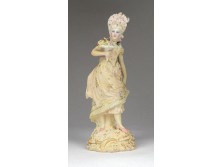 Kalapos nő virágcsokorral francia porcelán figura 14.5 cm