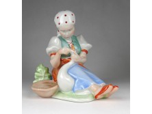 Régi libát tömő asszony Zsolnay porcelán szobor 17 cm