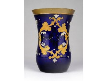 XIX. századi kézzel festett kobaltkék fújt üveg Biedermeier pohár 11.7 cm