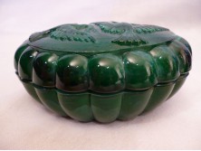 Antik kagyló mintázatú zöld üveg bonbonier