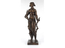 R. Kiss Lenke : Lány szőlőtőkével képcsarnokos szobor 38 cm