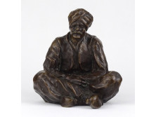 Ülő török férfi bronz szobor kisplasztika 14.5 cm