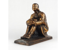 Bronzírorozott ülő férfi szobor 19 x 20 cm