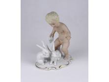 Hibátlan Schaubach Kunst nyuszikat etető kisfiú porcelán figura 14.5 cm