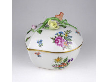 Nagyméretű szív alakú, virágmintás Herendi porcelán bonbonier